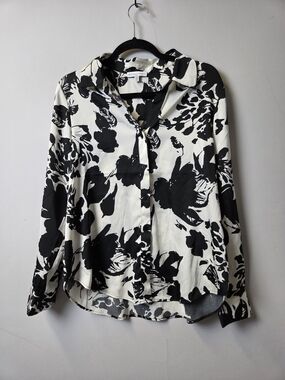 Monroe & Main Black White Floral Button-Down Shirt